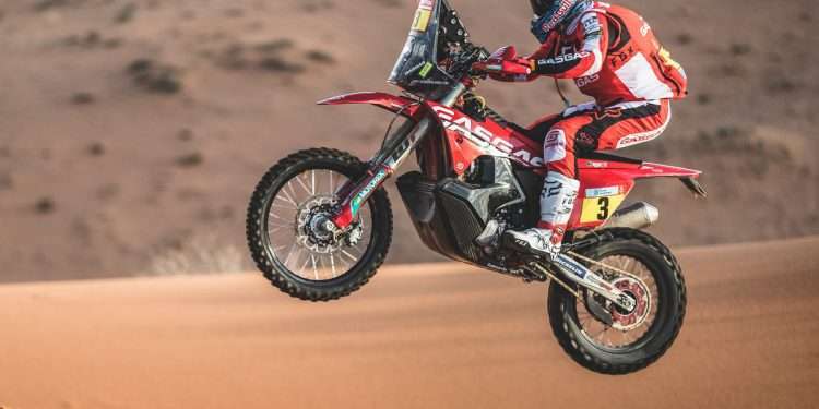 SAM SUNDERLAND SHINES ON DAKAR RALLY STAGE TWO