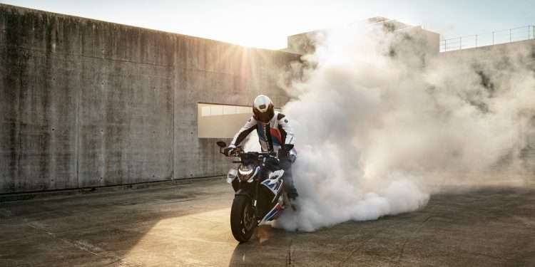 The new 2023 BMW M 1000 R
