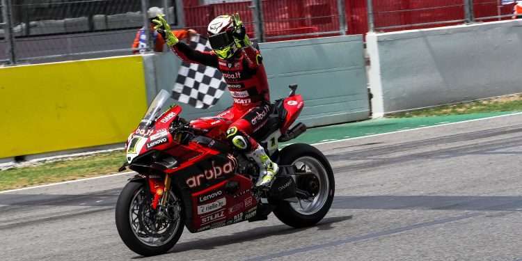 WorldSBK: Bautista takes hat-trick; Razgatlioglu, Rinaldi in last lap P2 fight
