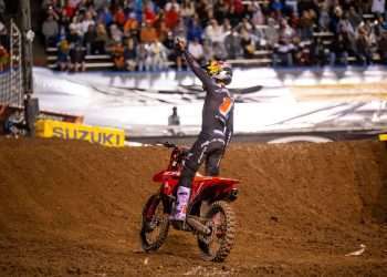 Chase Sexton Wraps Up 2023 Supercross Title with Utah Win  ﻿