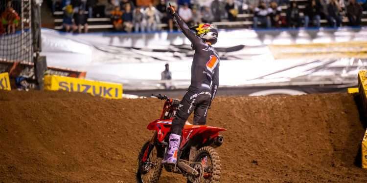 Chase Sexton Wraps Up 2023 Supercross Title with Utah Win  ﻿