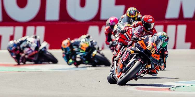 BINDER MILLIMETERS FROM A PODIUM PRIZE AT DUTCH MOTOGP SHOWSTOPPER
