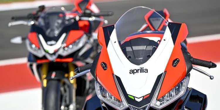 APRILIA RSV4 FACTORY AND TUONO V4 FACTORY SE-09 SBK