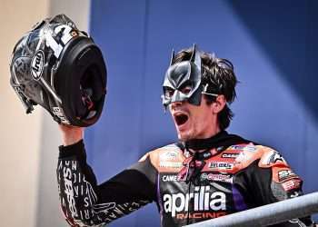 APRILIA RACING: BATMAV CONQUERS COTAM CITY