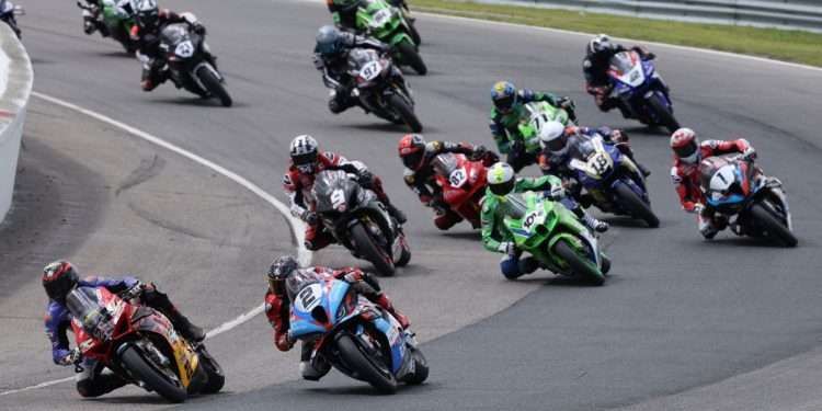 CSBK: Dumas fends off Young in dramatic Superbike race one at CTMP