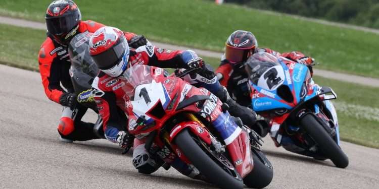 CSBK: Young wins epic last-lap battle over Dumas to kick off tripleheader at RAD Torque