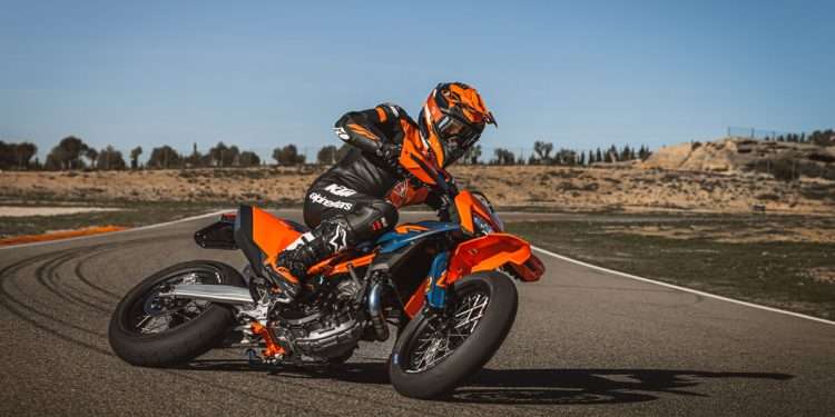 KTM UNVEILS THE 2026 KTM 690 ENDURO R & KTM 690 SMC R
