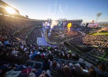 Monster Energy Supercross: Eli Tomac Leads Every Lap at Anaheim 1