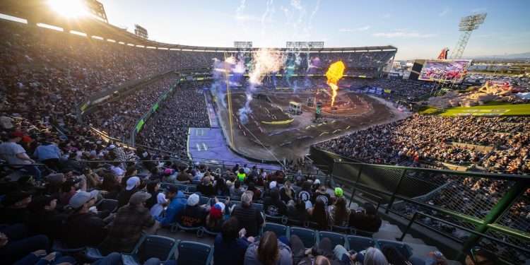 Monster Energy Supercross: Eli Tomac Leads Every Lap at Anaheim 1
